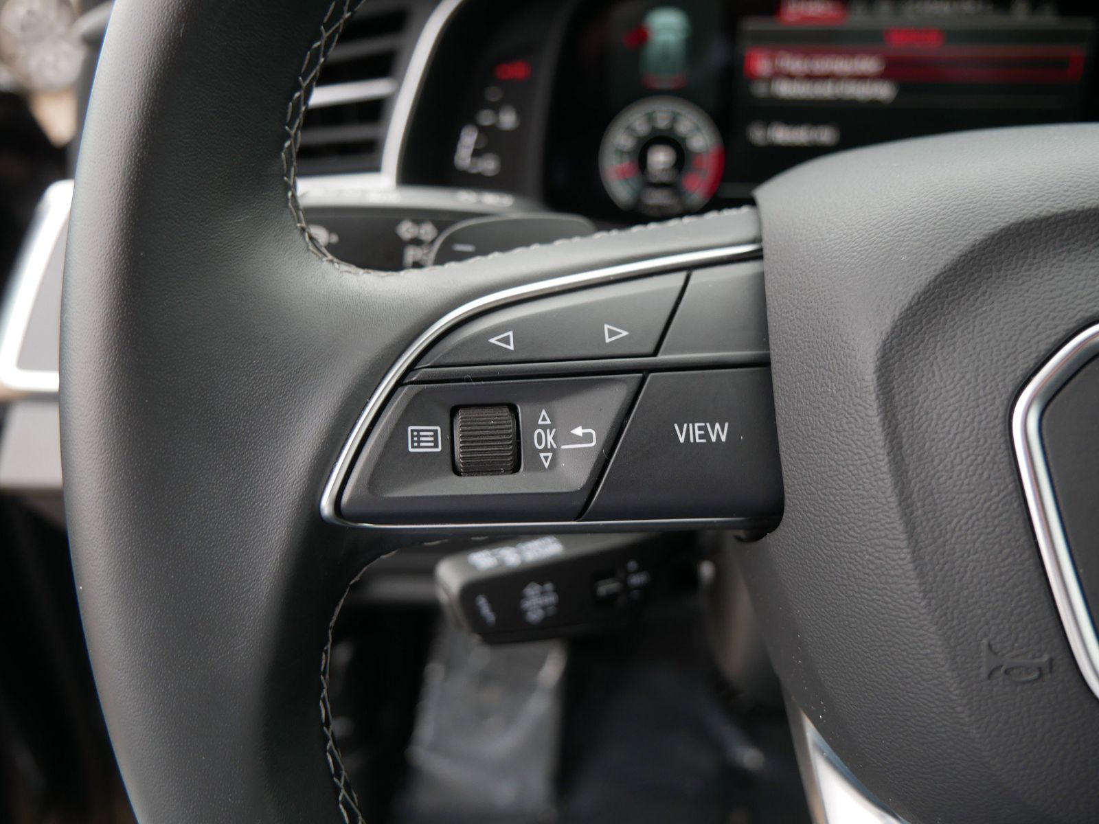 Thumbnail: 2025 Audi Q8 - 23