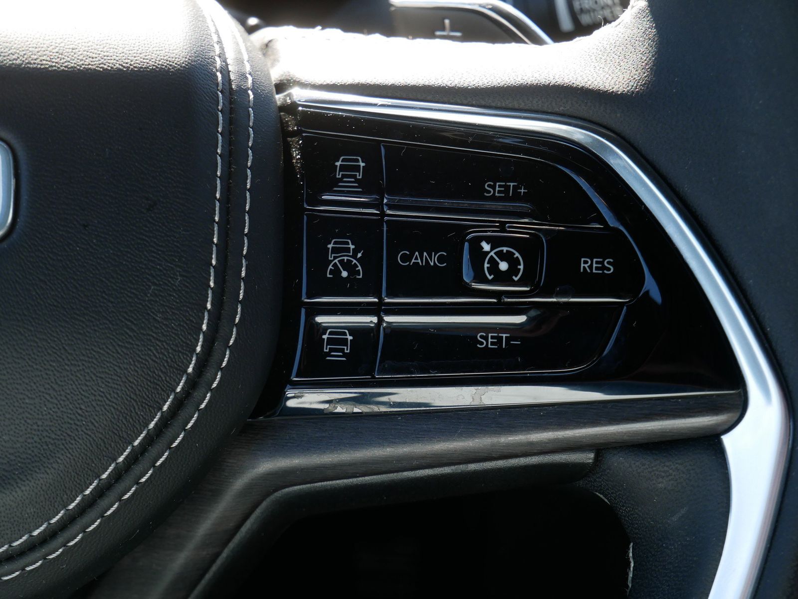 Thumbnail: 2023 Jeep Grand Cherokee L - 29