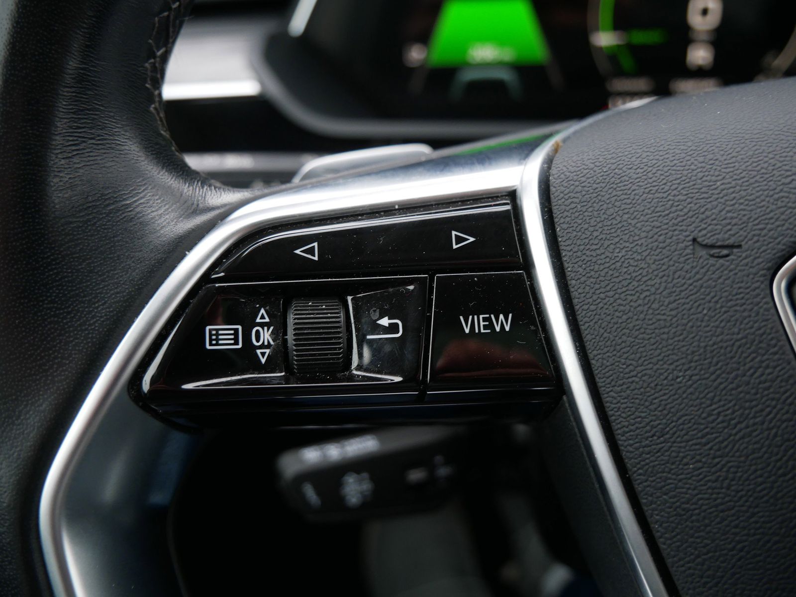 Thumbnail: 2024 Audi Q8 e-tron - 28