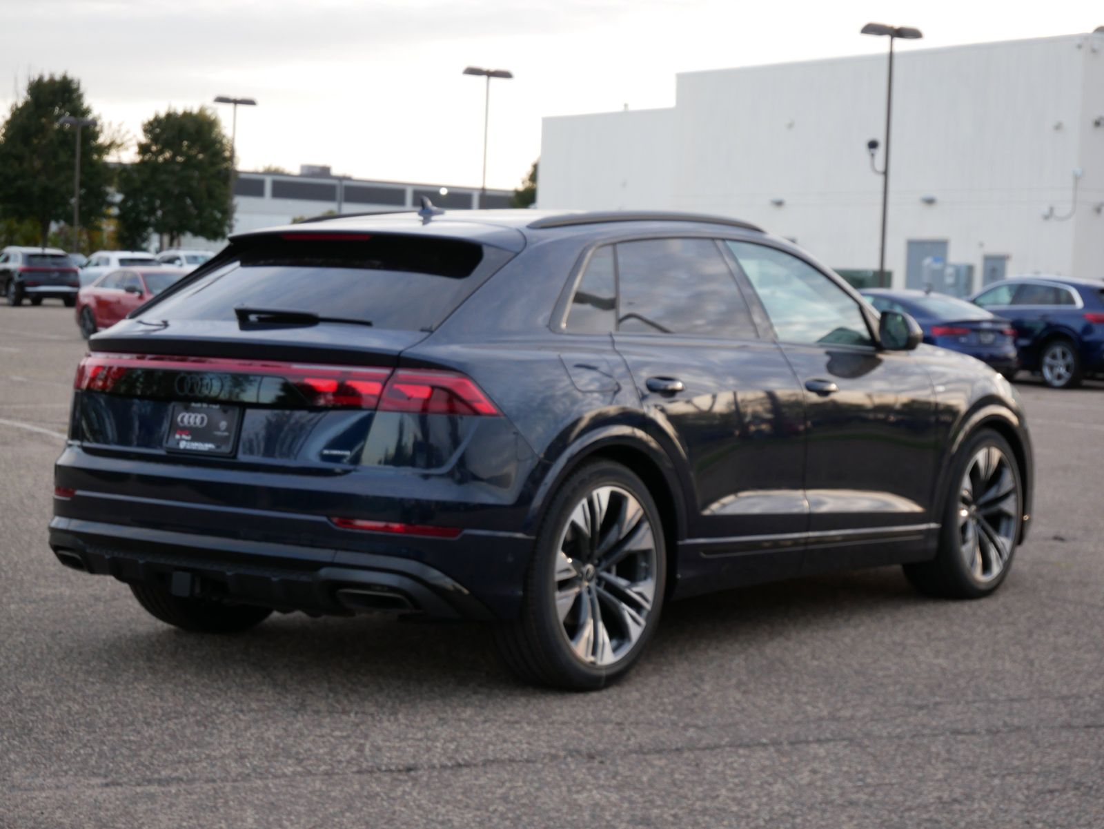 Thumbnail: 2026 Audi Q8 - 4