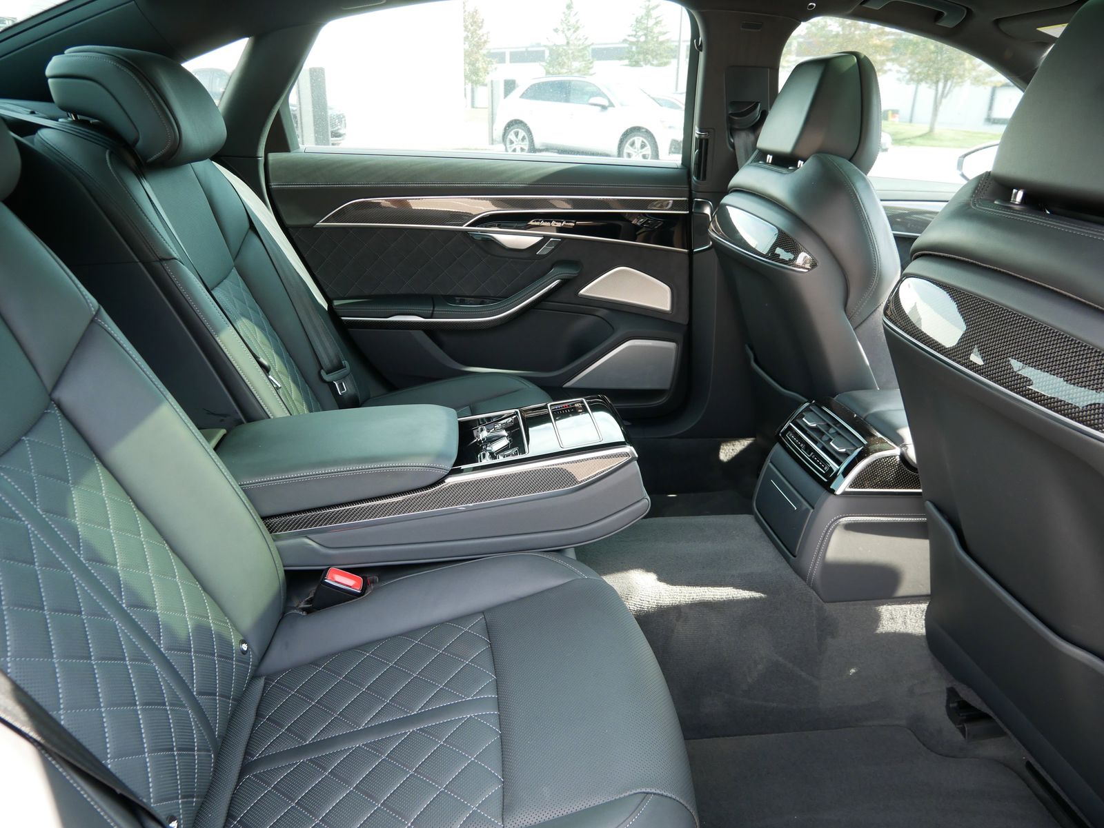 Thumbnail: 2025 Audi S8 - 11