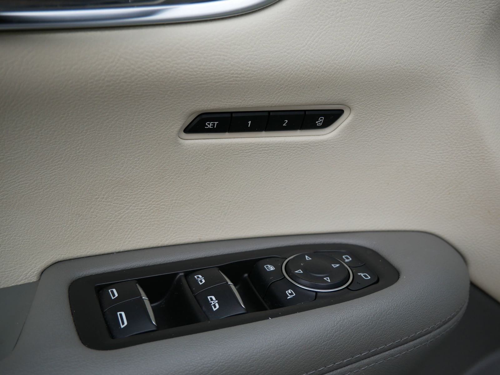 Thumbnail: 2021 Cadillac XT6 - 16
