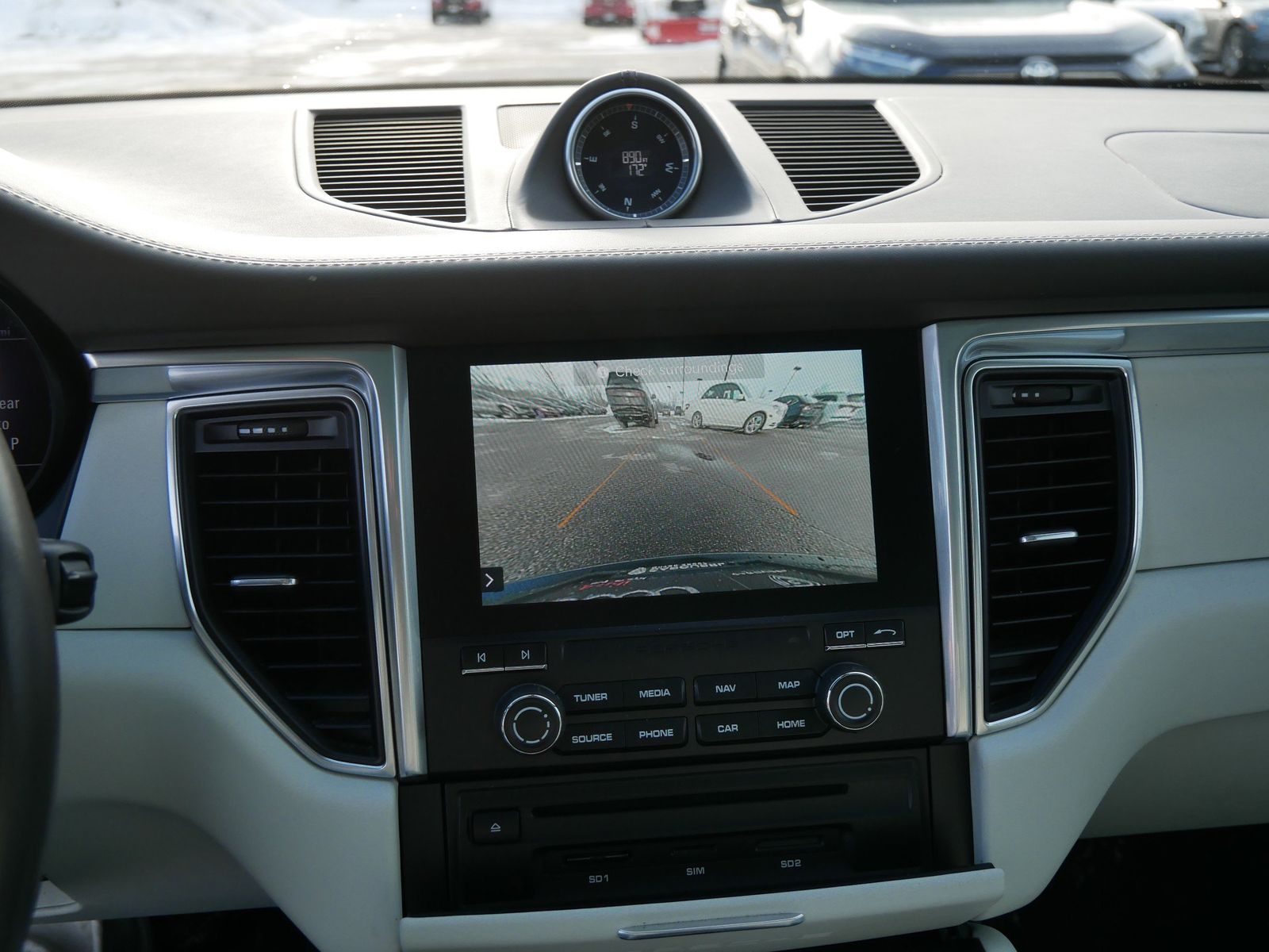 Thumbnail: 2017 Porsche Macan - 17