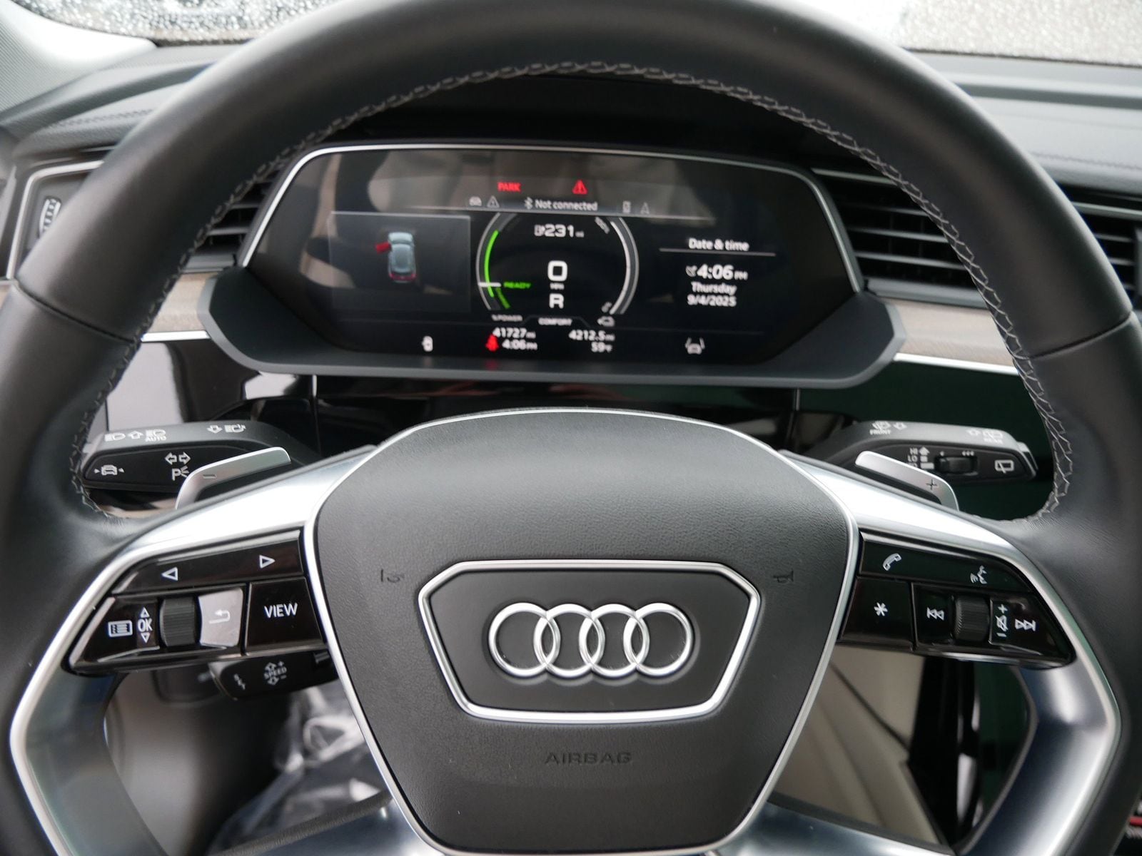 Thumbnail: 2022 Audi e-tron - 22