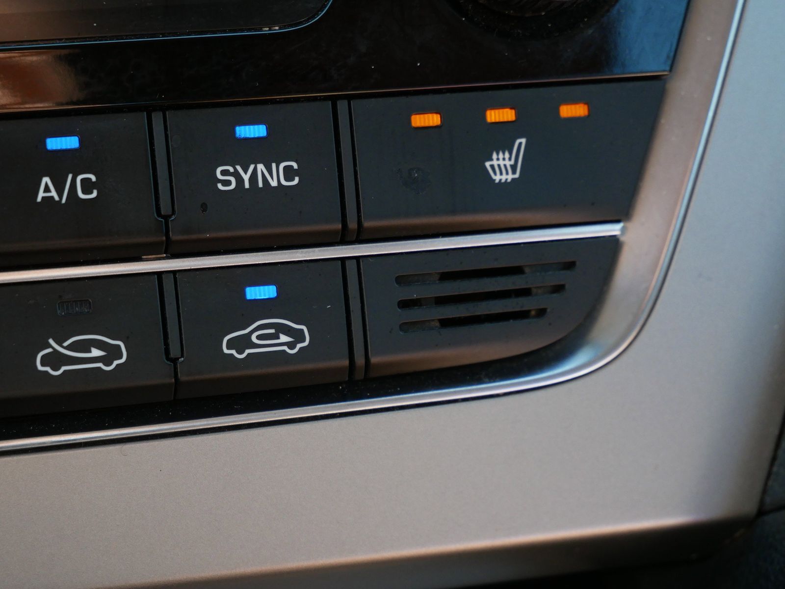 Thumbnail: 2015 Hyundai Sonata - 16