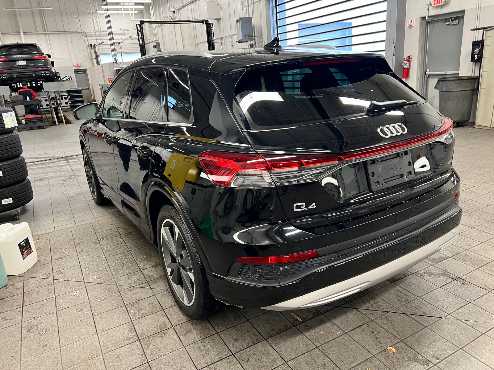 Thumbnail: 2022 Audi Q4 e-tron - 3