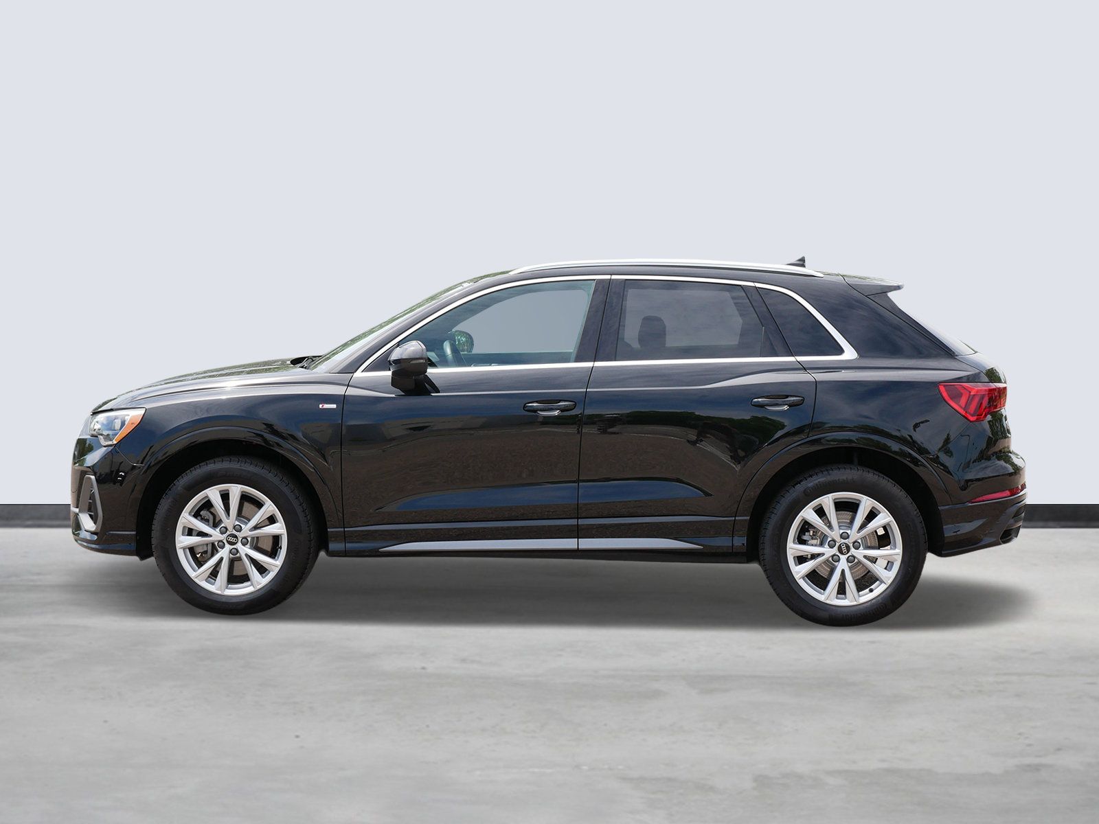 2022 Audi Q3 S line Premium photo 2