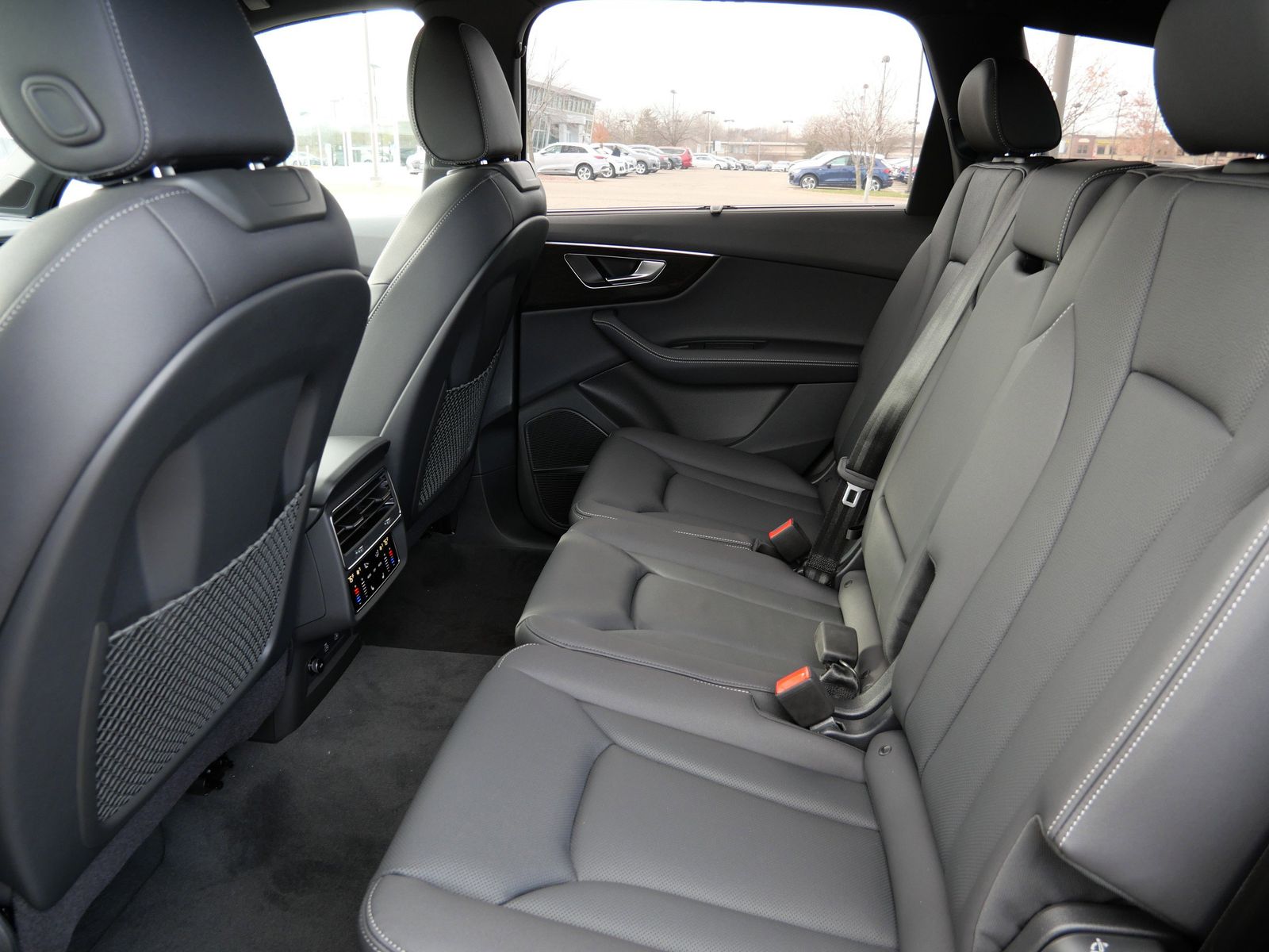 Thumbnail: 2026 Audi Q7 - 9