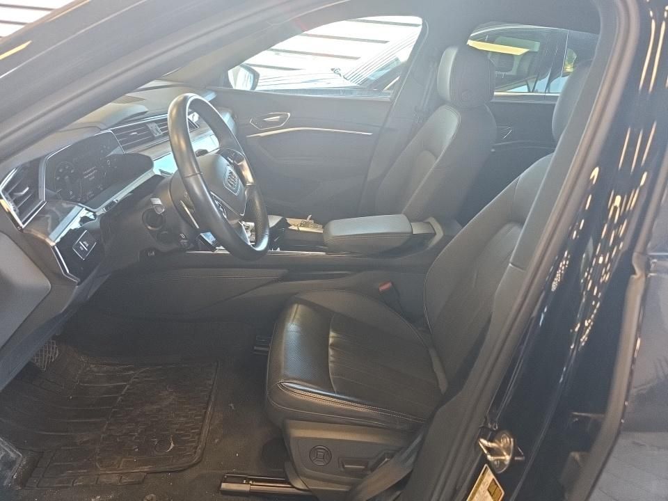 Thumbnail: 2023 Audi e-tron - 2