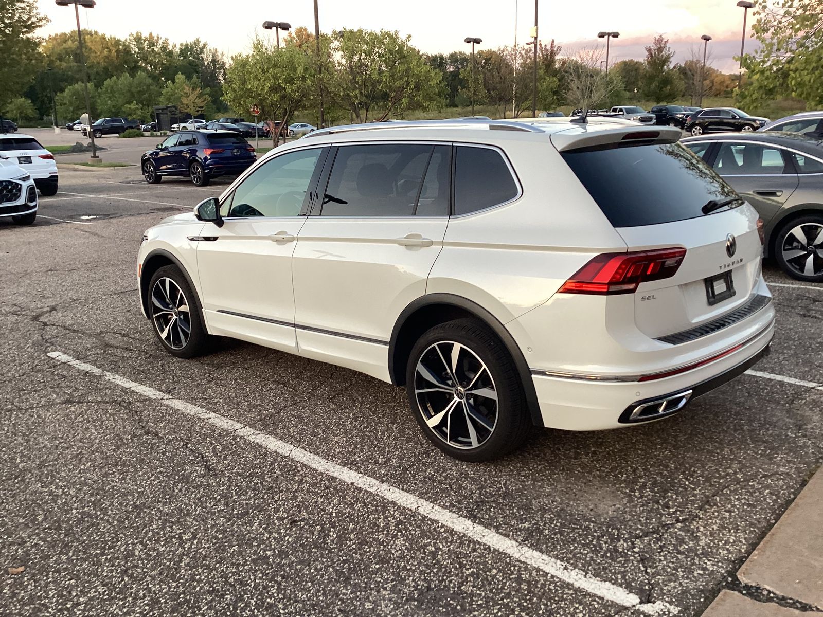 Thumbnail: 2023 Volkswagen Tiguan - 2