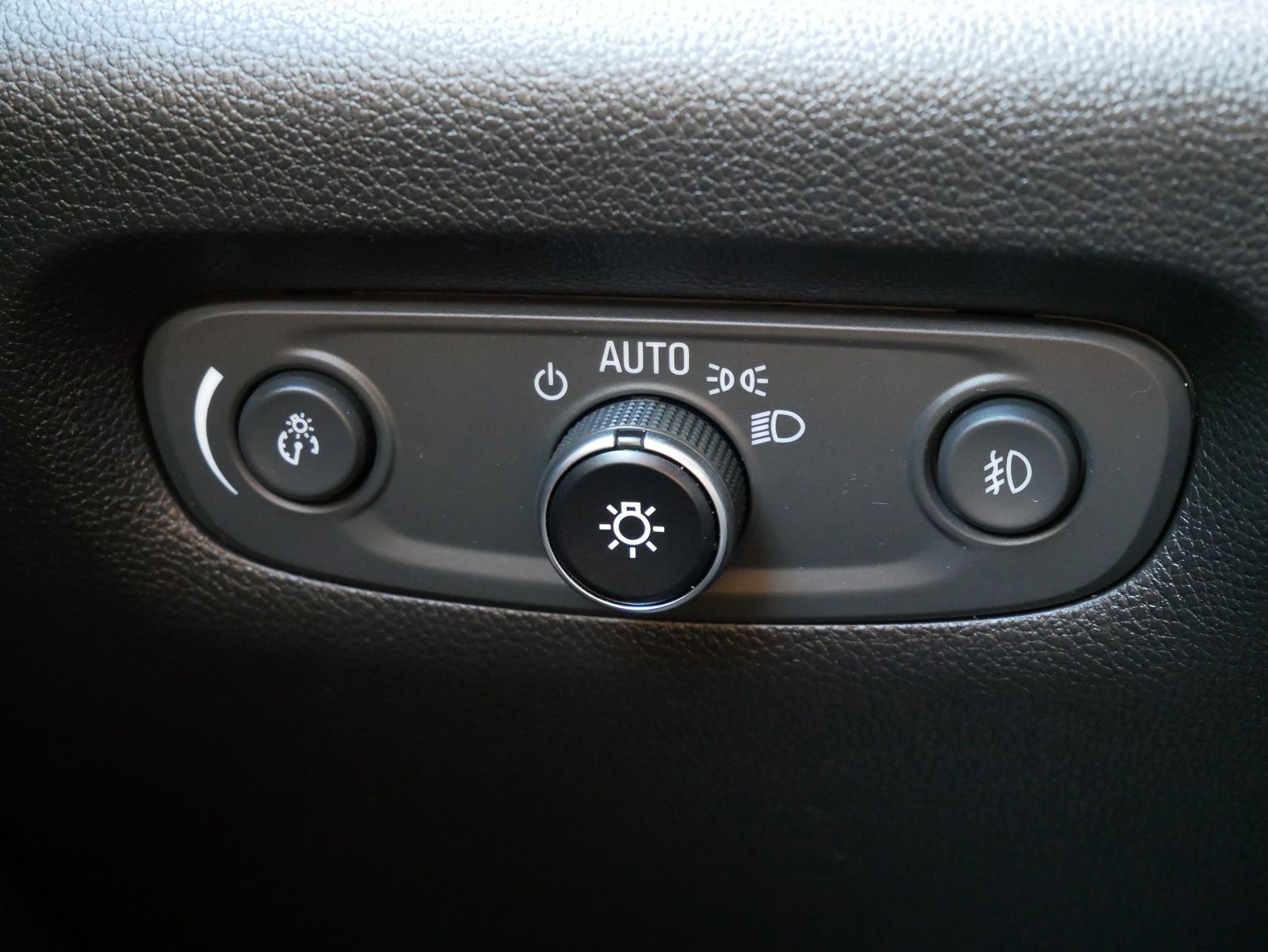 Thumbnail: 2018 Chevrolet Traverse - 24