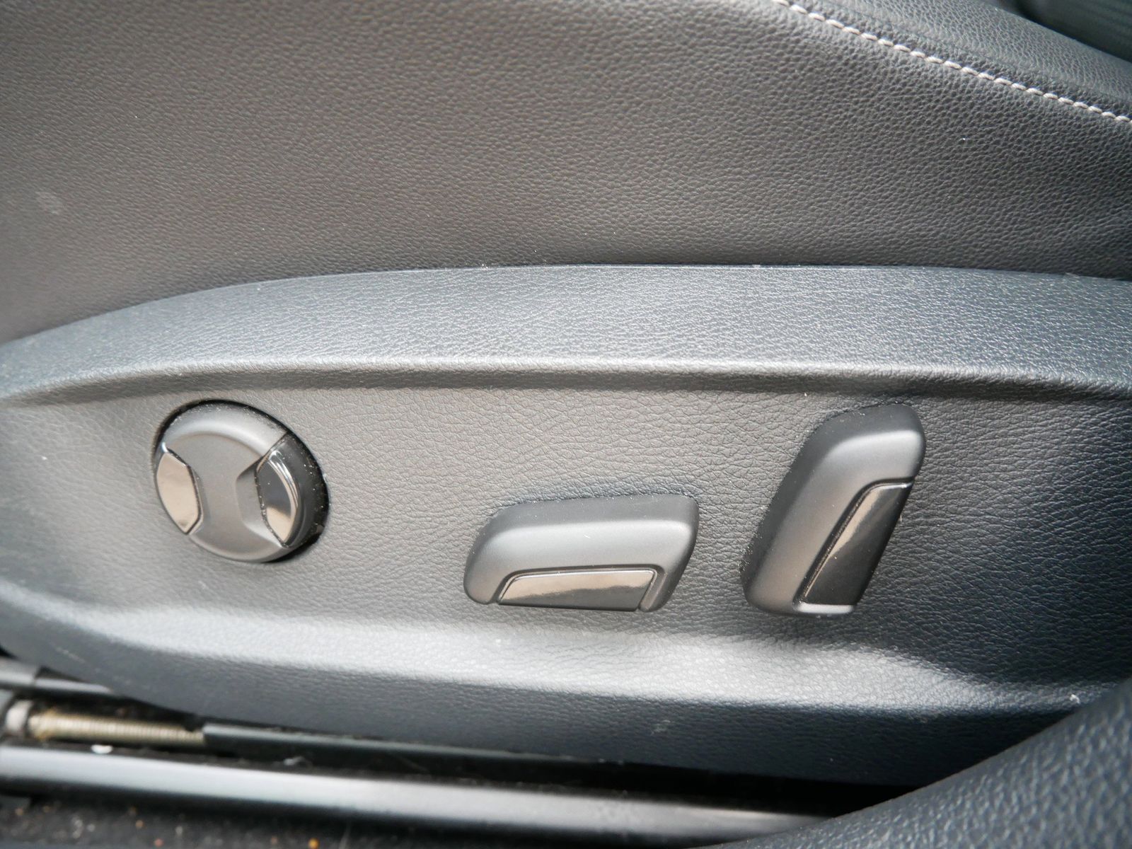 Thumbnail: 2019 Volkswagen Golf - 11