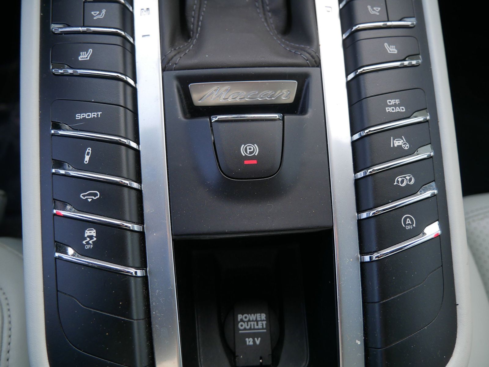 Thumbnail: 2017 Porsche Macan - 21