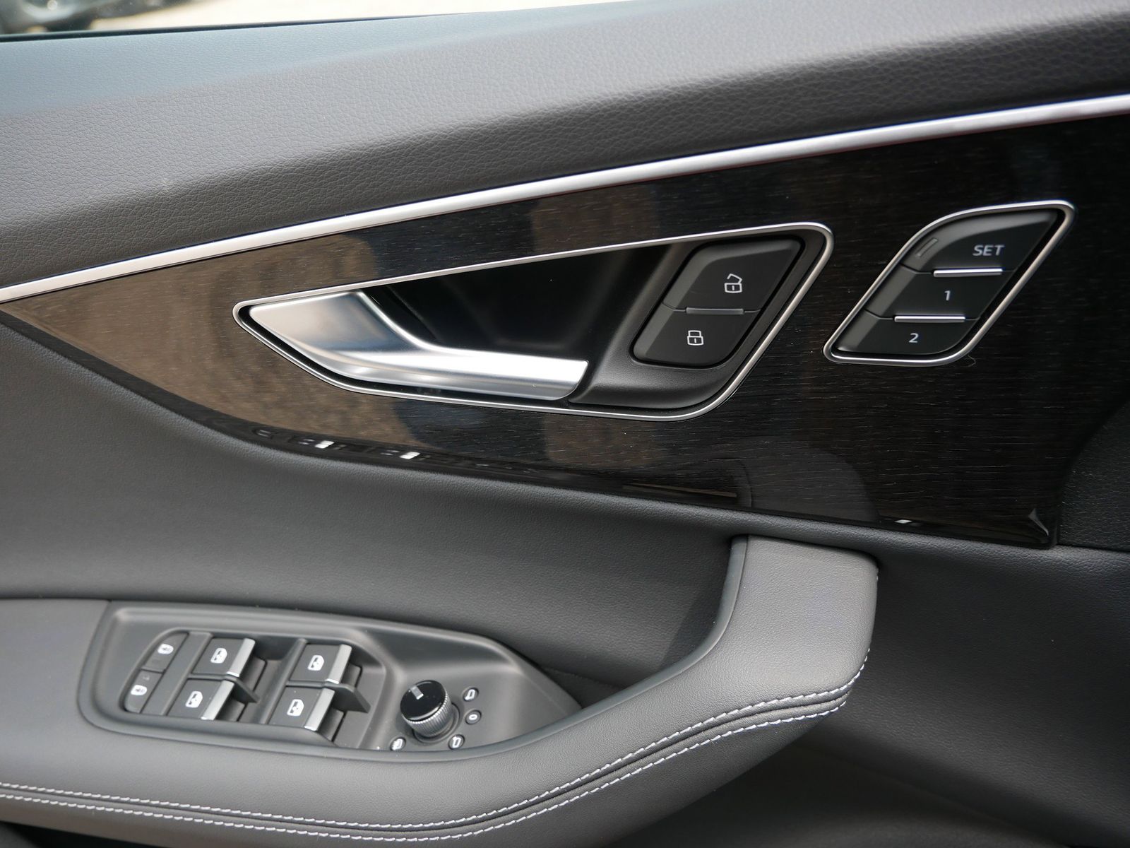Thumbnail: 2026 Audi Q7 - 16