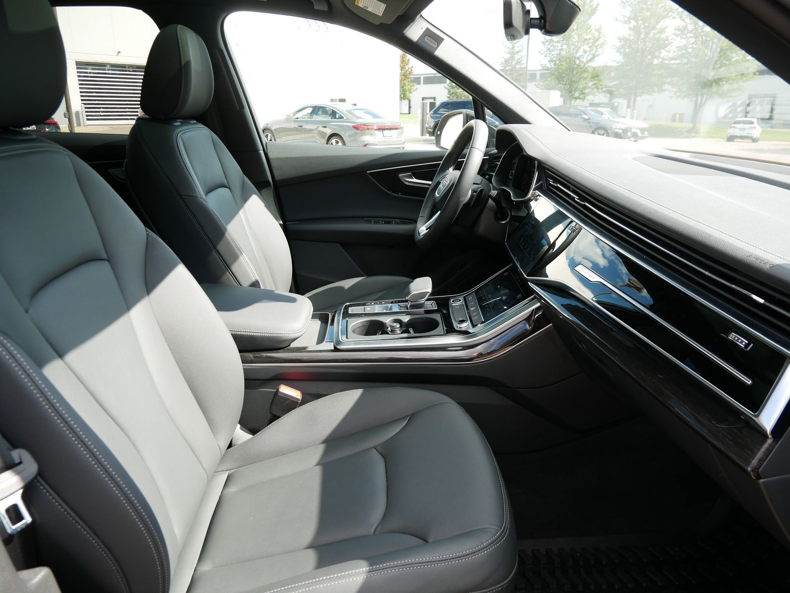 Thumbnail: 2025 Audi Q7 - 12