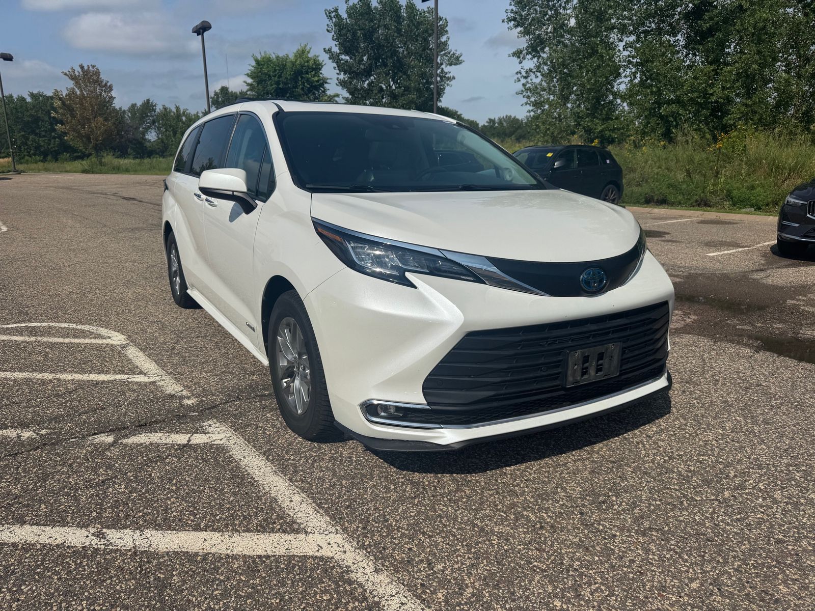 Thumbnail: 2021 Toyota Sienna - 1