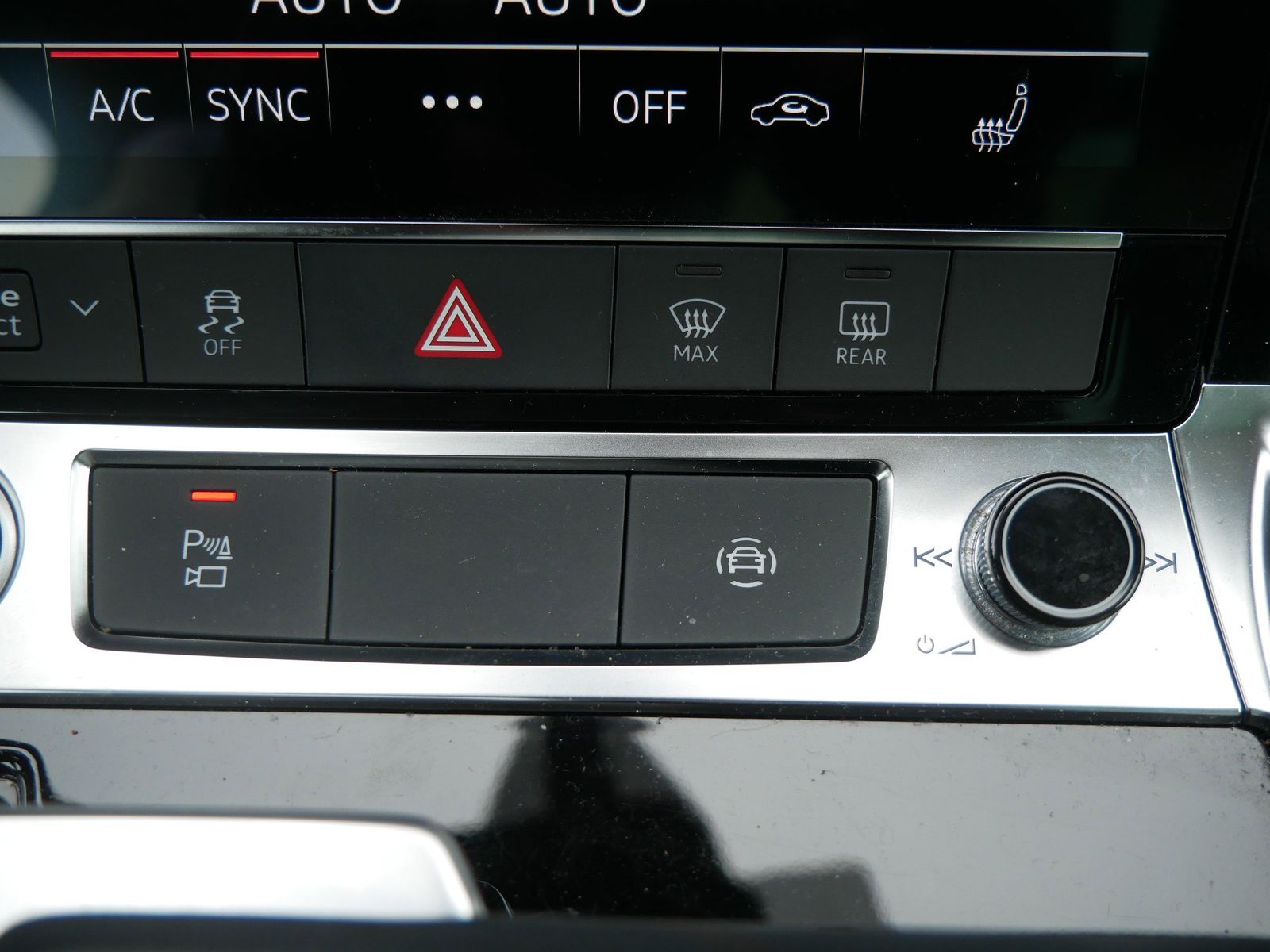 Thumbnail: 2023 Audi e-tron - 16