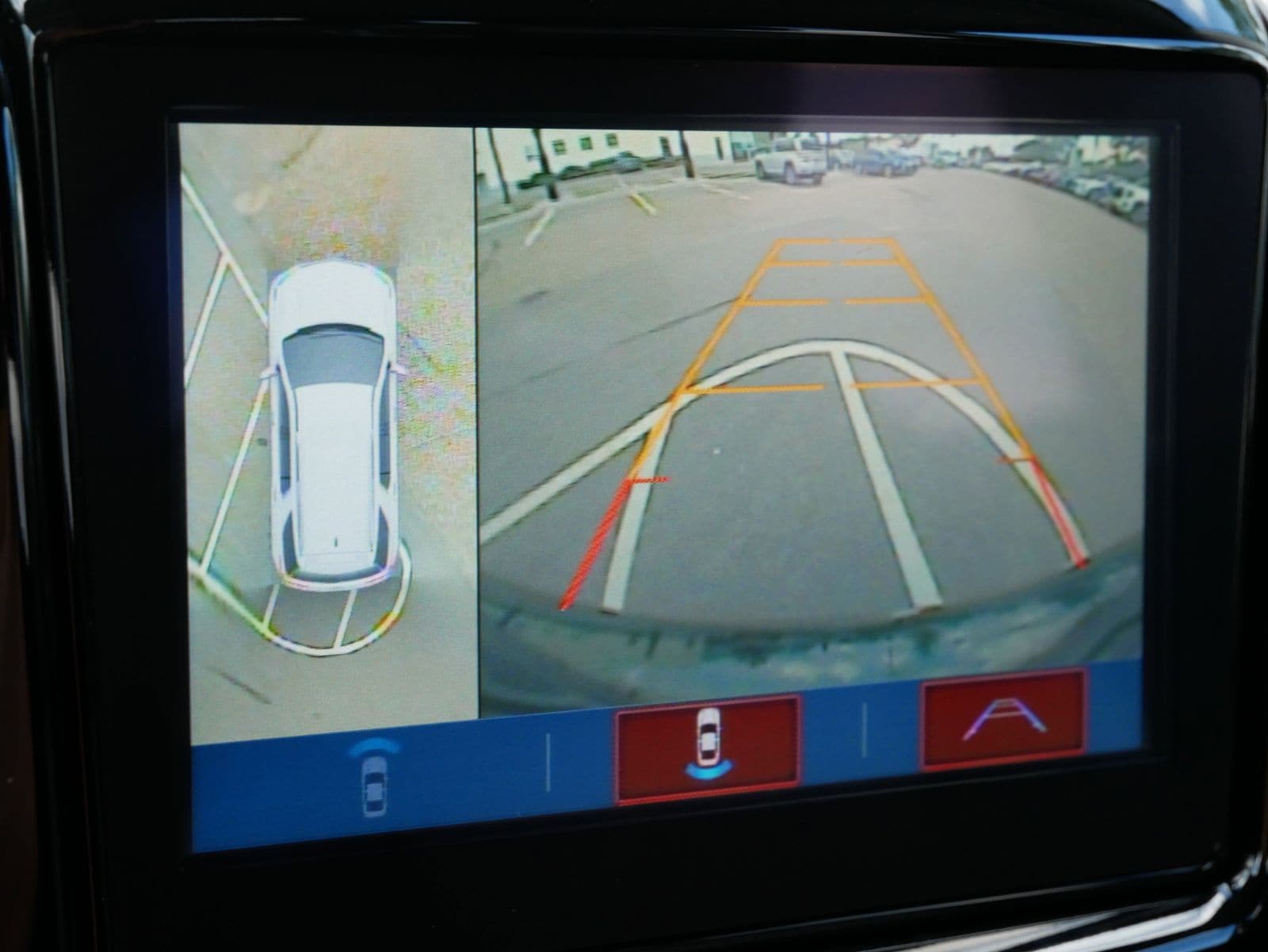 Thumbnail: 2018 Chevrolet Traverse - 25