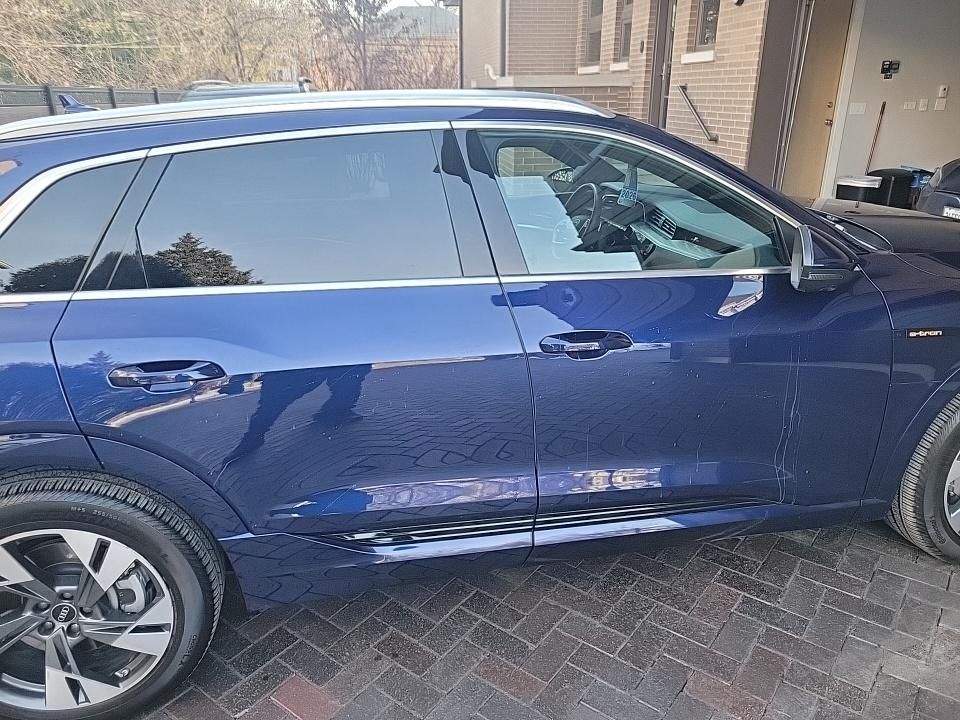 Thumbnail: 2023 Audi e-tron - 6