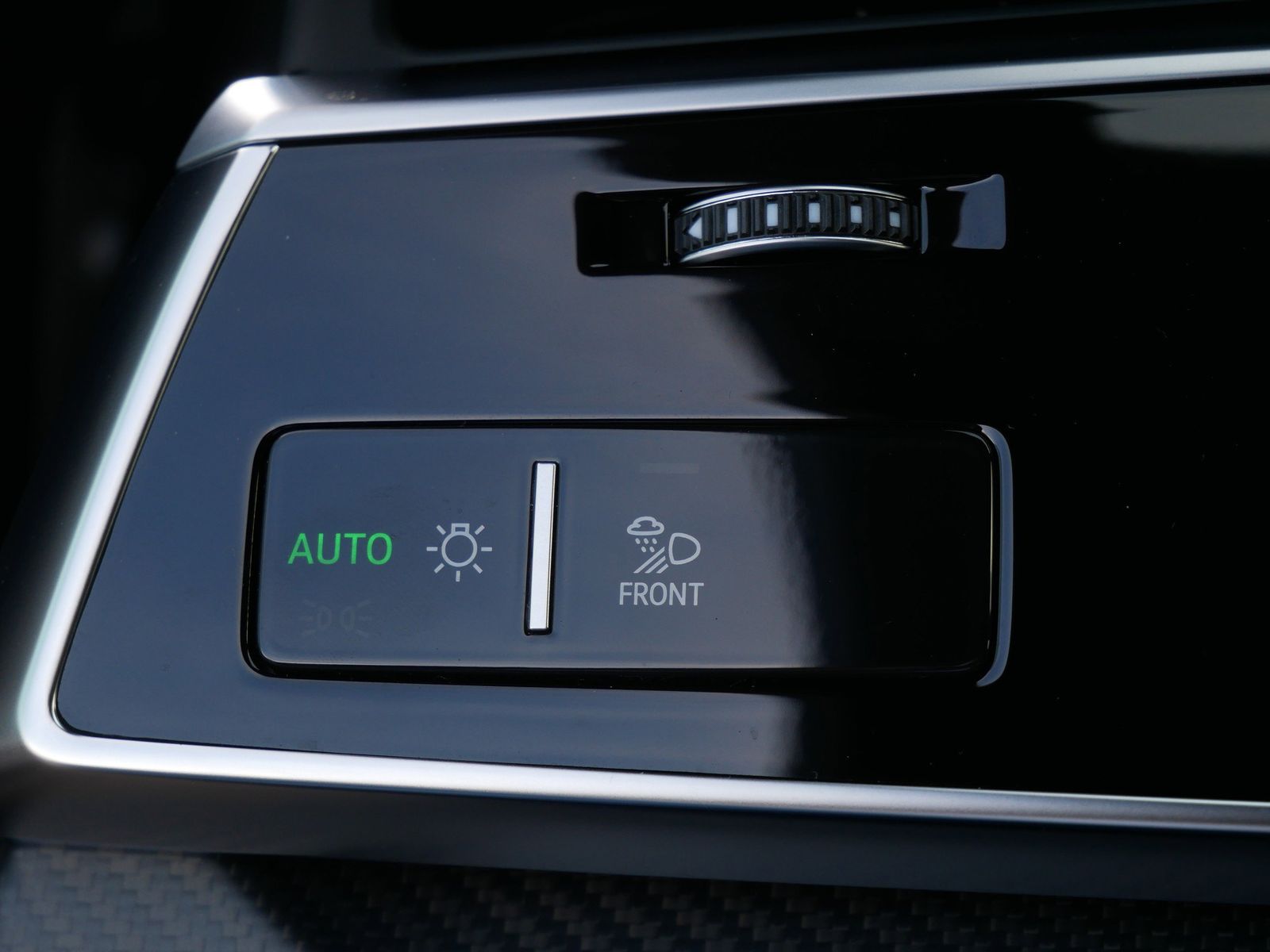 Thumbnail: 2026 Audi RS Q8 - 31