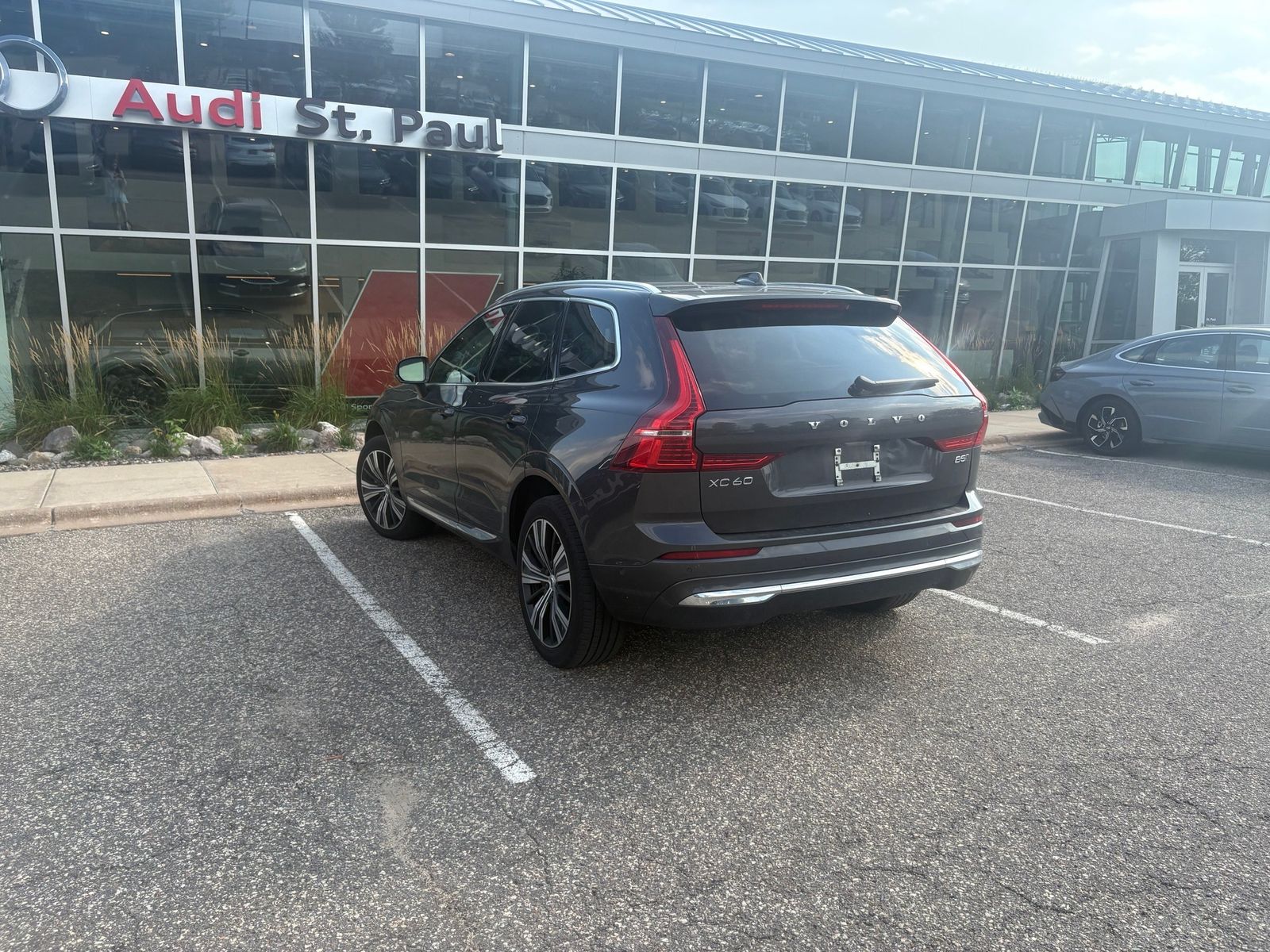 Thumbnail: 2022 Volvo XC60 - 4