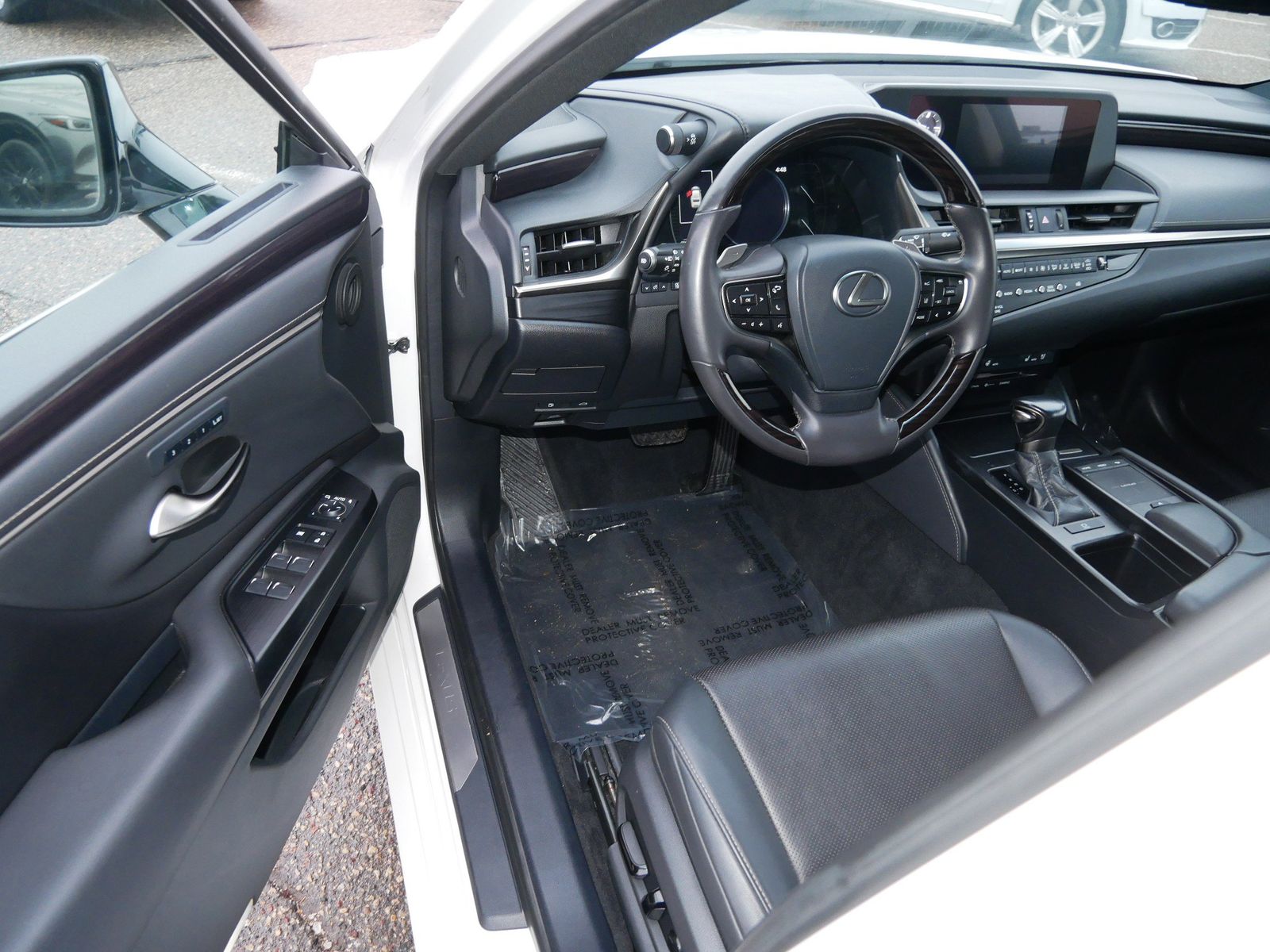 Thumbnail: 2021 Lexus ES - 9