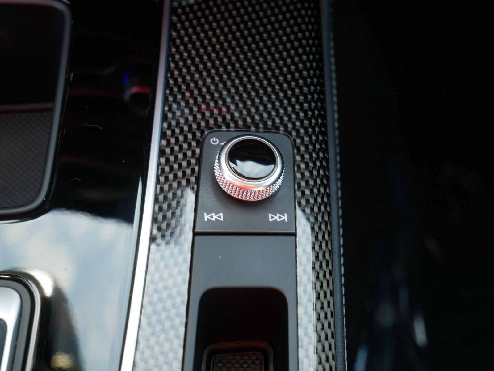 Thumbnail: 2023 Audi SQ5 - 18