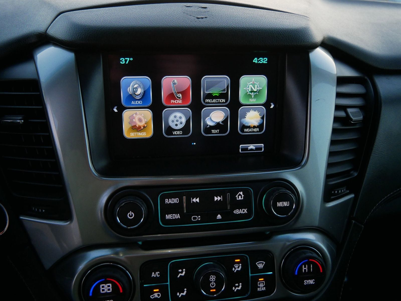 Thumbnail: 2019 Chevrolet Suburban - 21