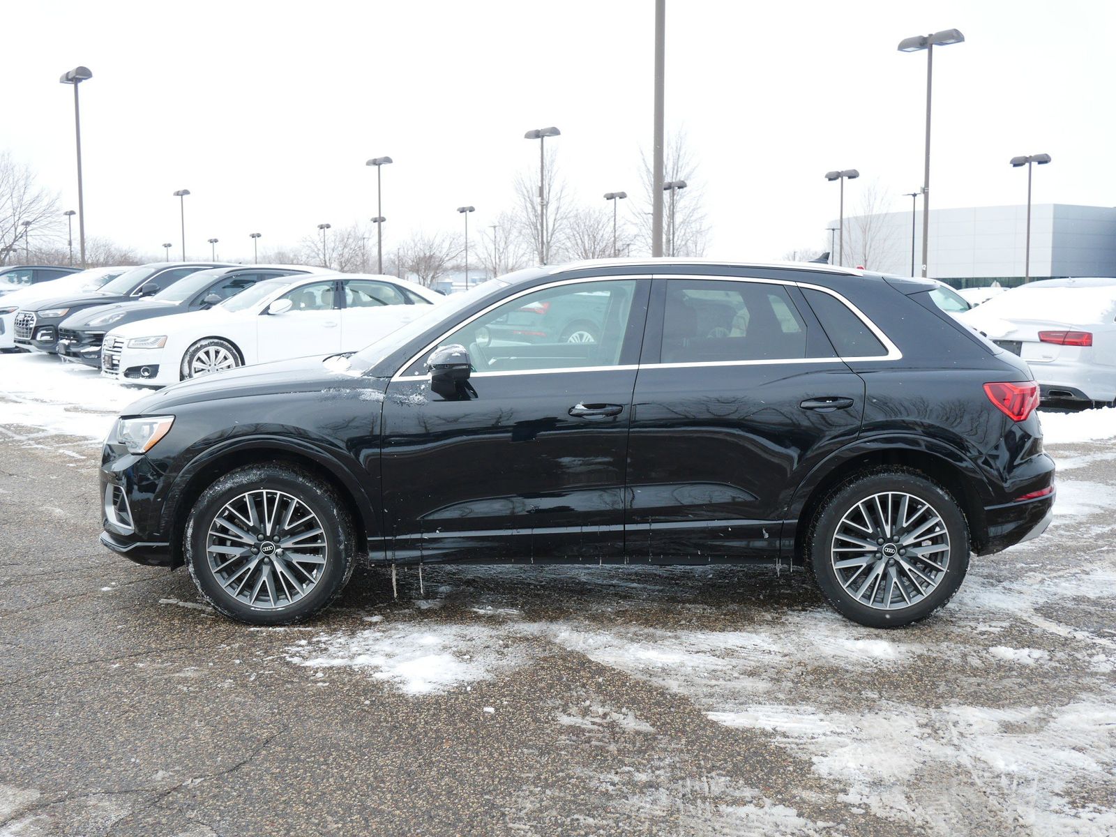 Thumbnail: 2022 Audi Q3 - 2