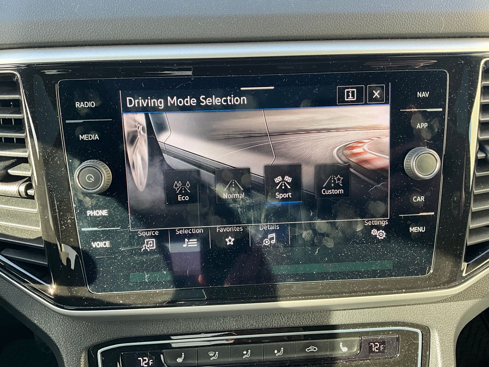 Thumbnail: 2022 Volkswagen Atlas - 21