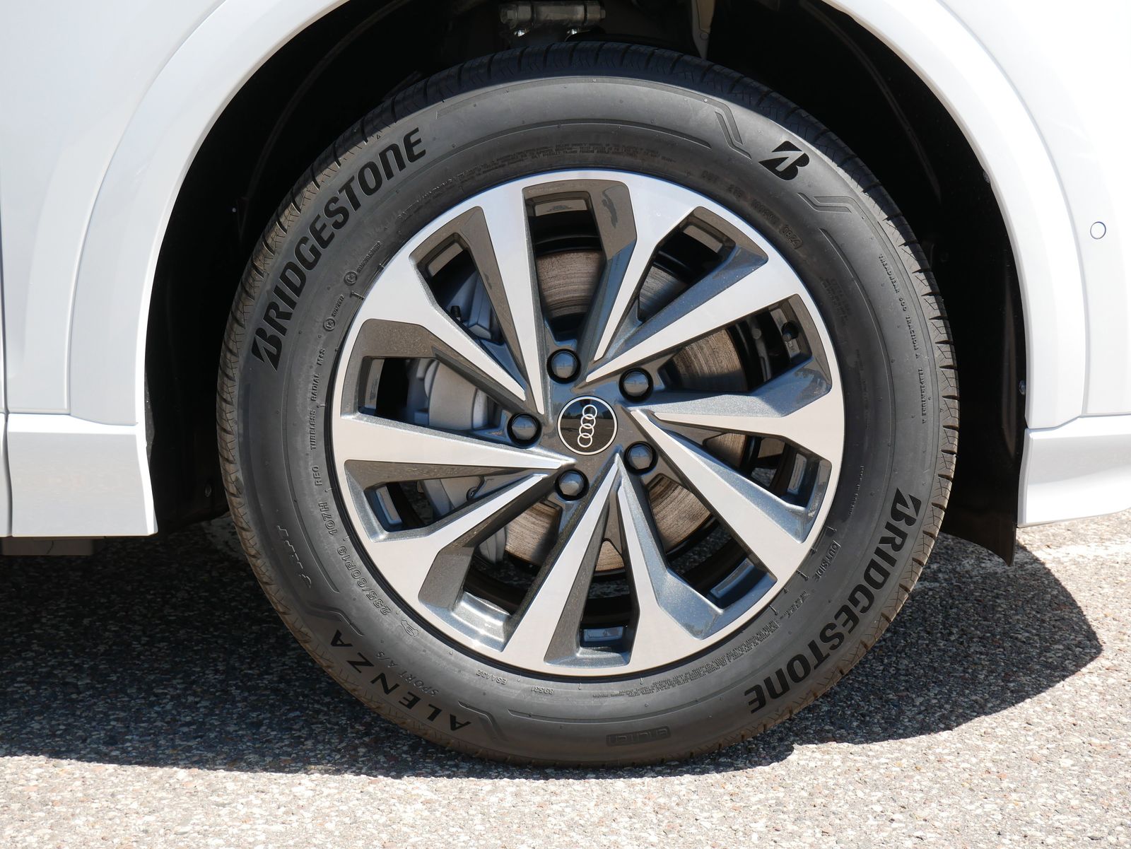 Thumbnail: 2025 Audi Q6 e-tron - 7