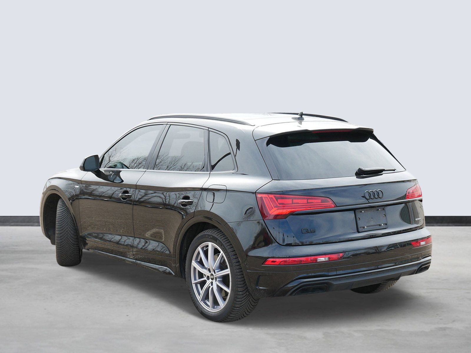 Thumbnail: 2023 Audi Q5 - 3