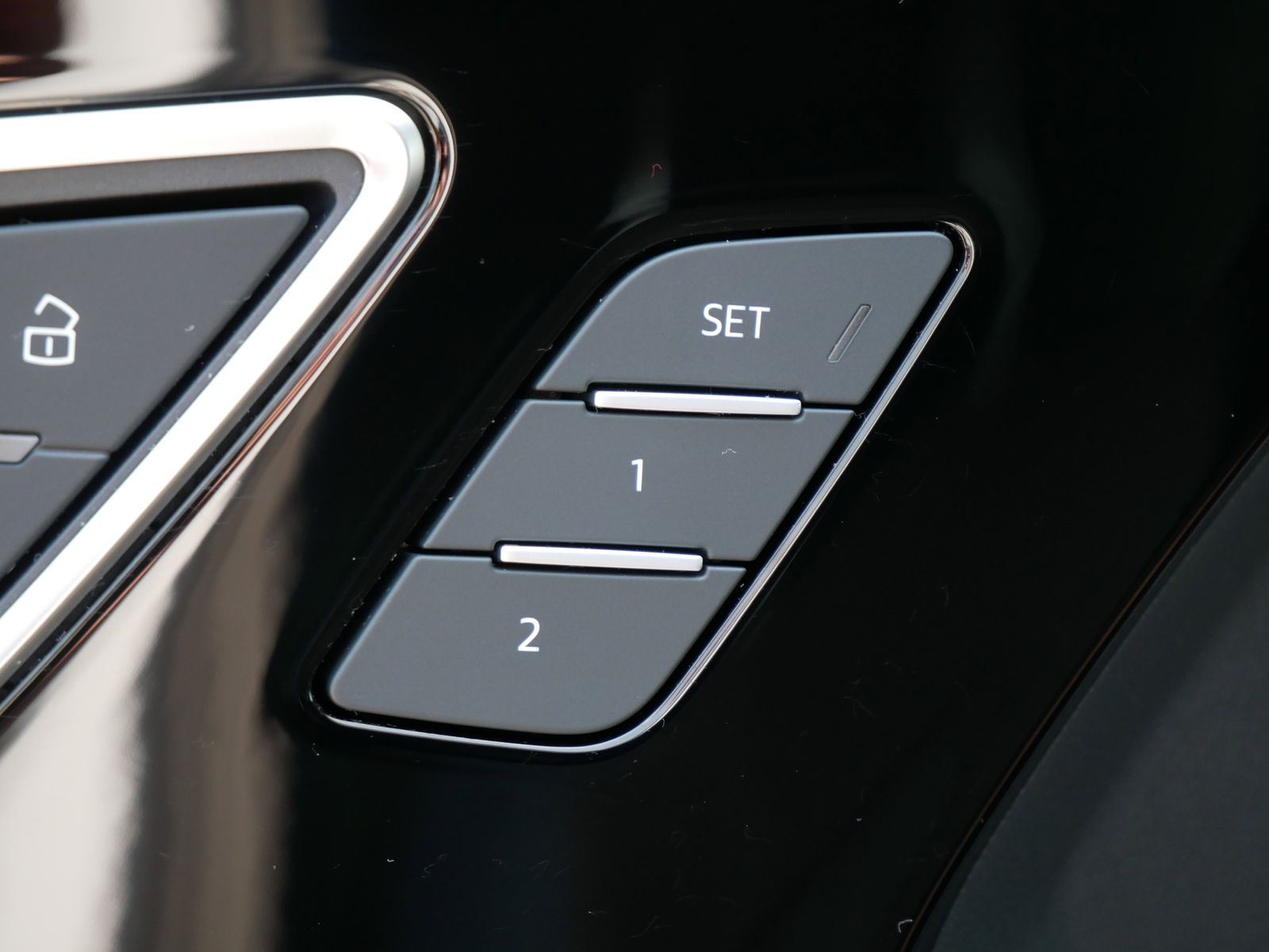 Thumbnail: 2024 Audi Q4 e-tron - 16