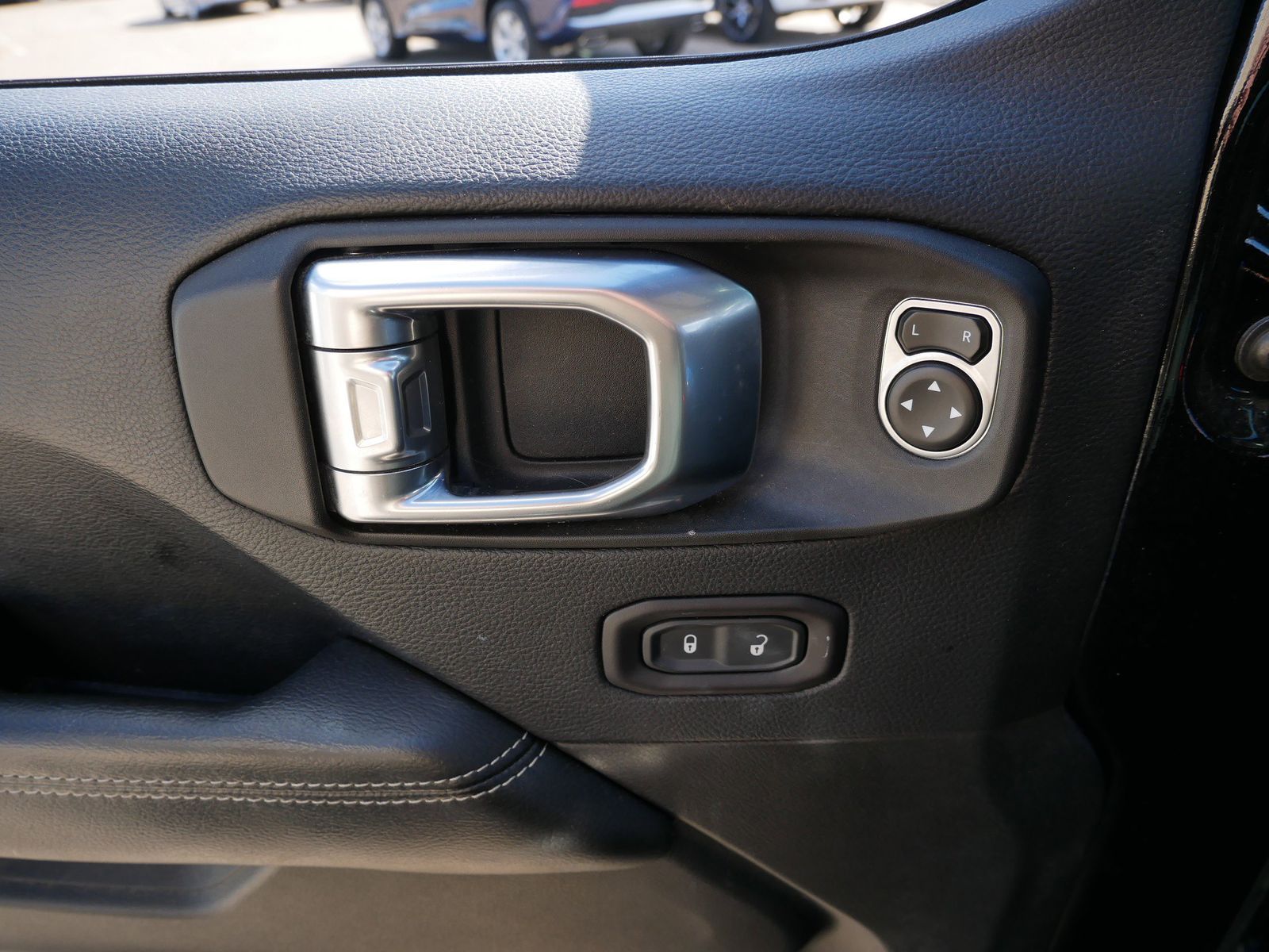 Thumbnail: 2018 Jeep Wrangler - 11