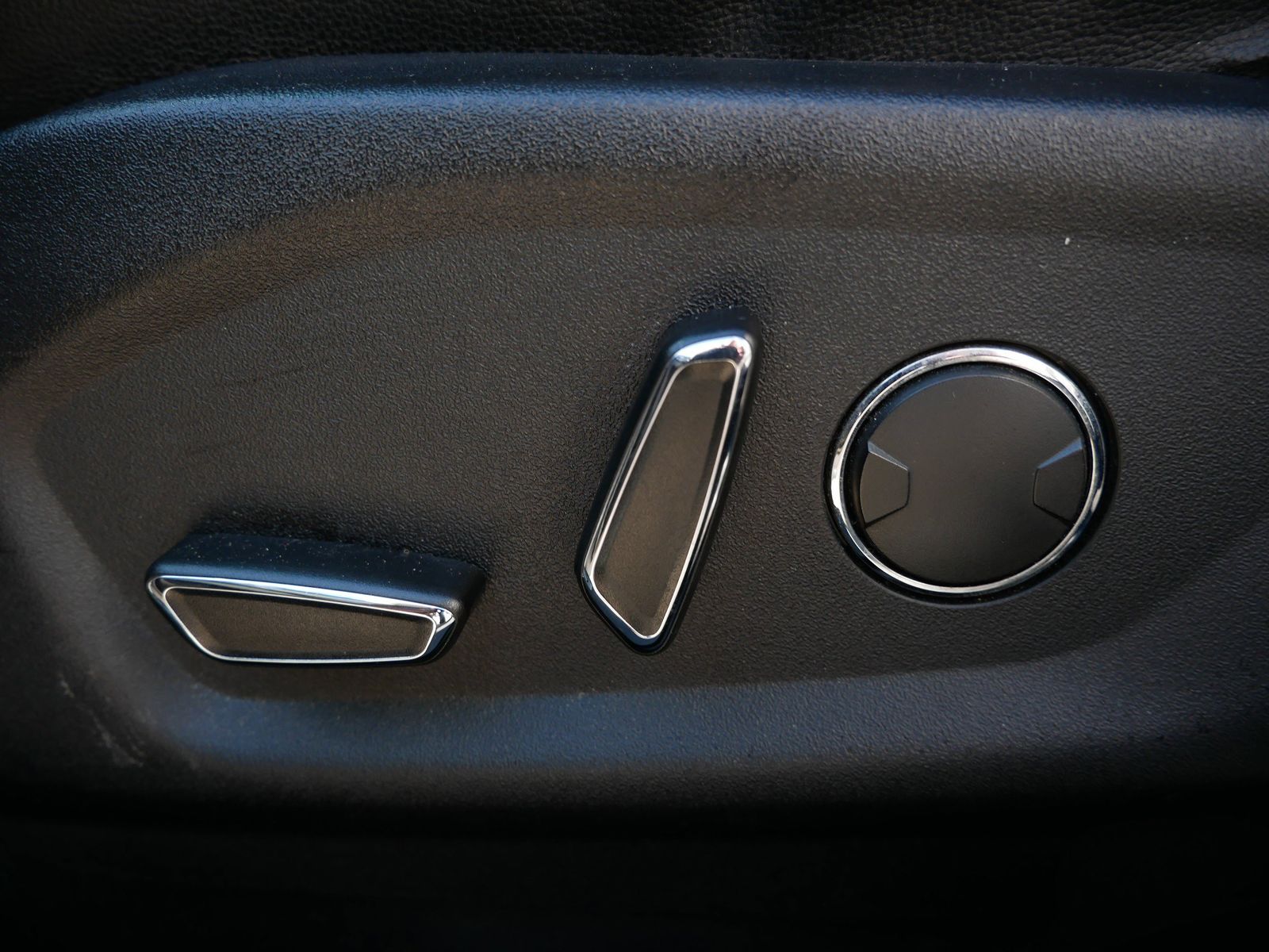 Thumbnail: 2016 Ford Explorer - 12