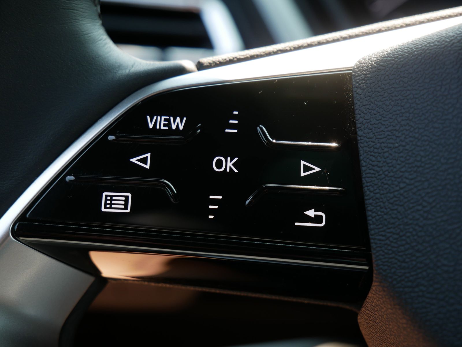 Thumbnail: 2024 Audi Q4 e-tron - 24