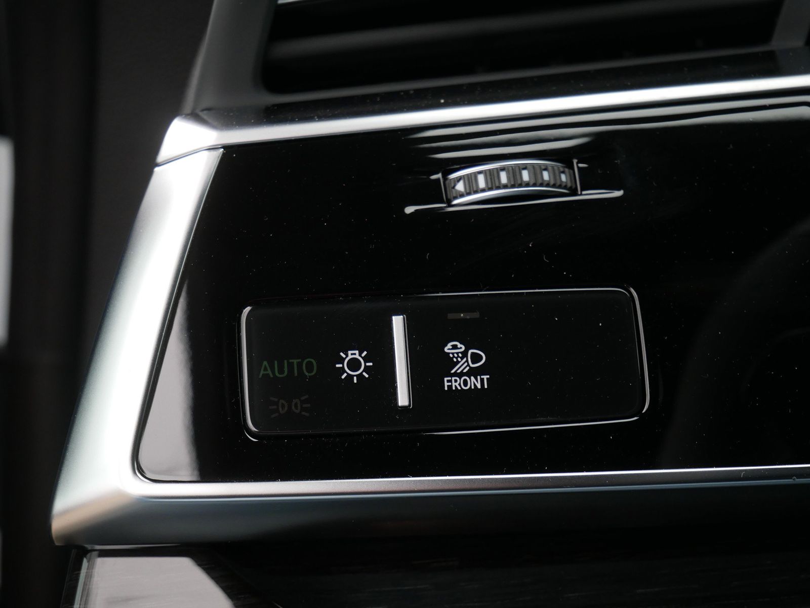 Thumbnail: 2026 Audi Q8 - 29