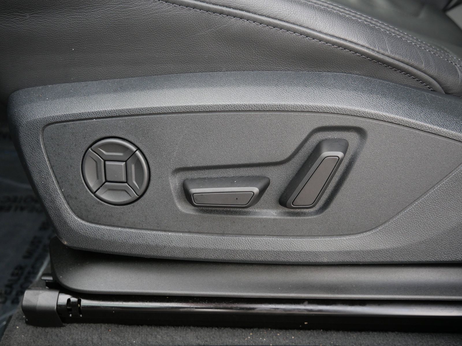 Thumbnail: 2025 Audi Q3 - 18