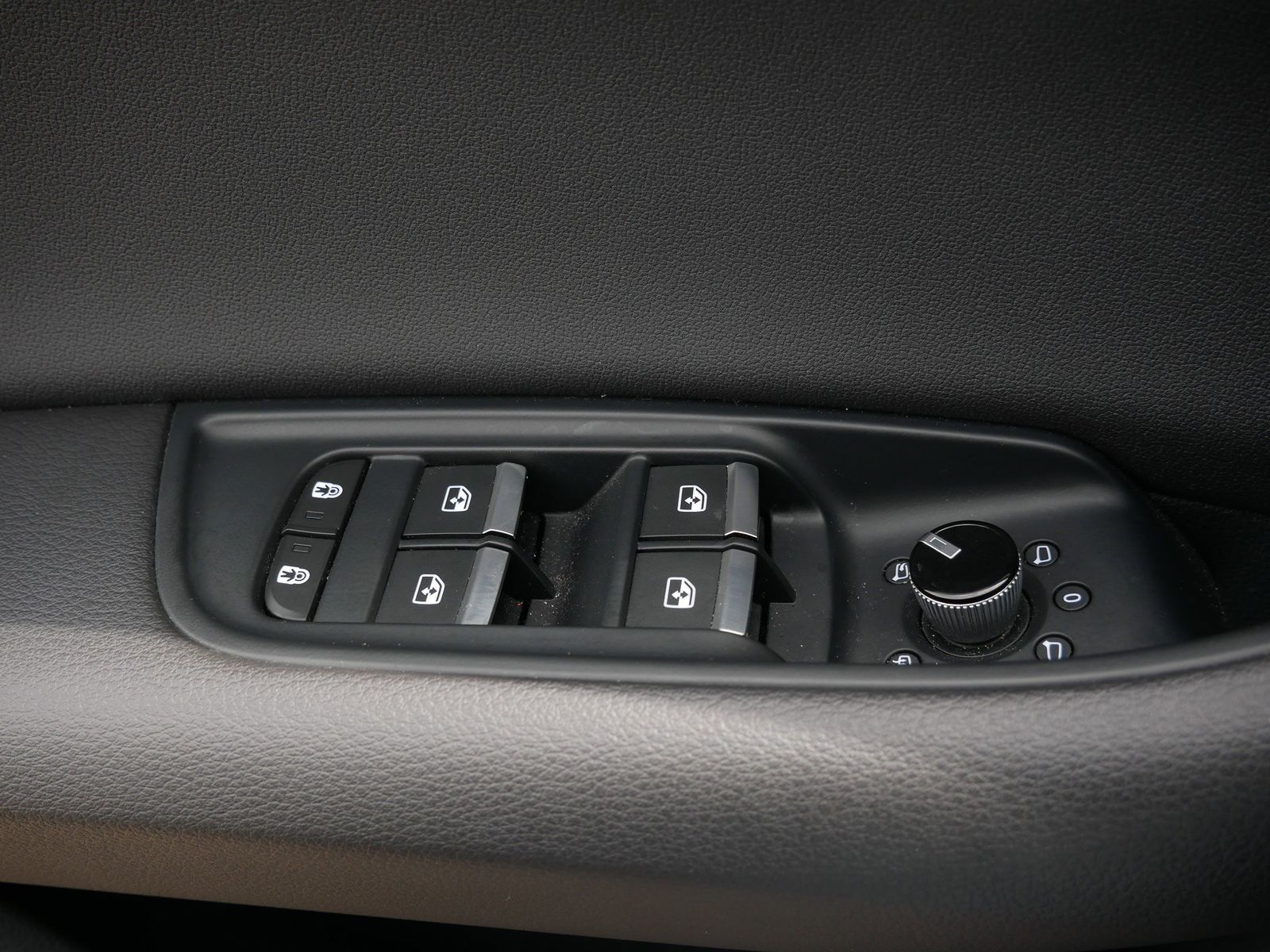 Thumbnail: 2021 Audi Q8 - 12