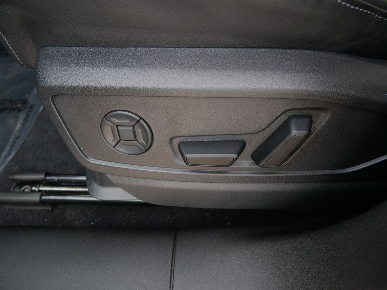 Thumbnail: 2025 Audi Q5 - 14