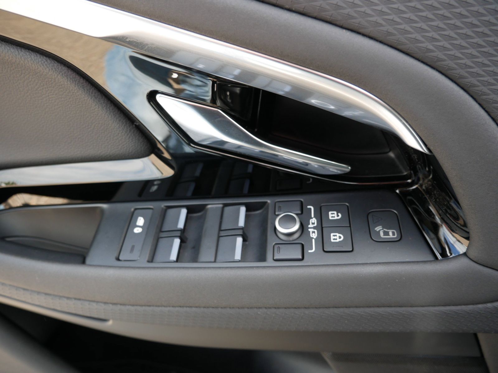 Thumbnail: 2022 Land Rover Range Rover Evoque - 15