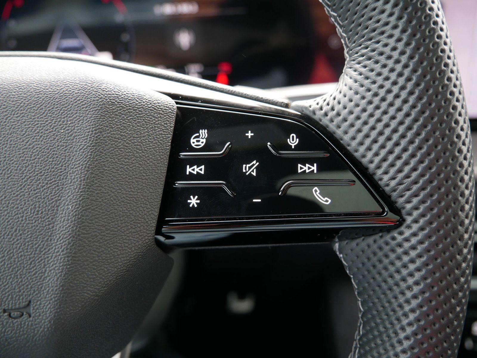 Thumbnail: 2025 Audi SQ5 - 25