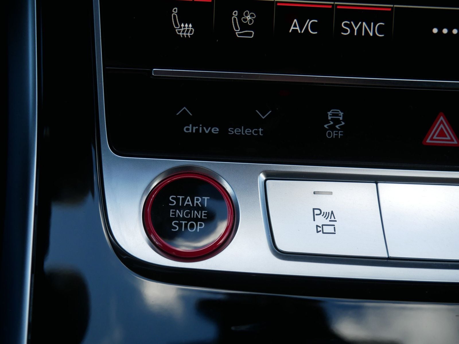 Thumbnail: 2025 Audi SQ8 - 21