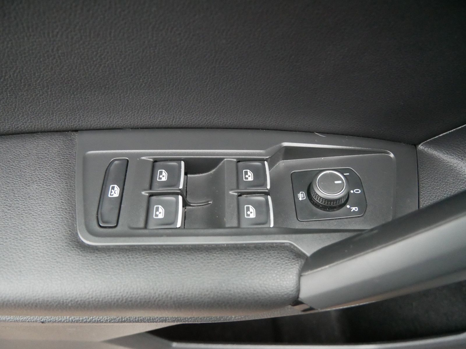 Thumbnail: 2019 Volkswagen Tiguan - 15