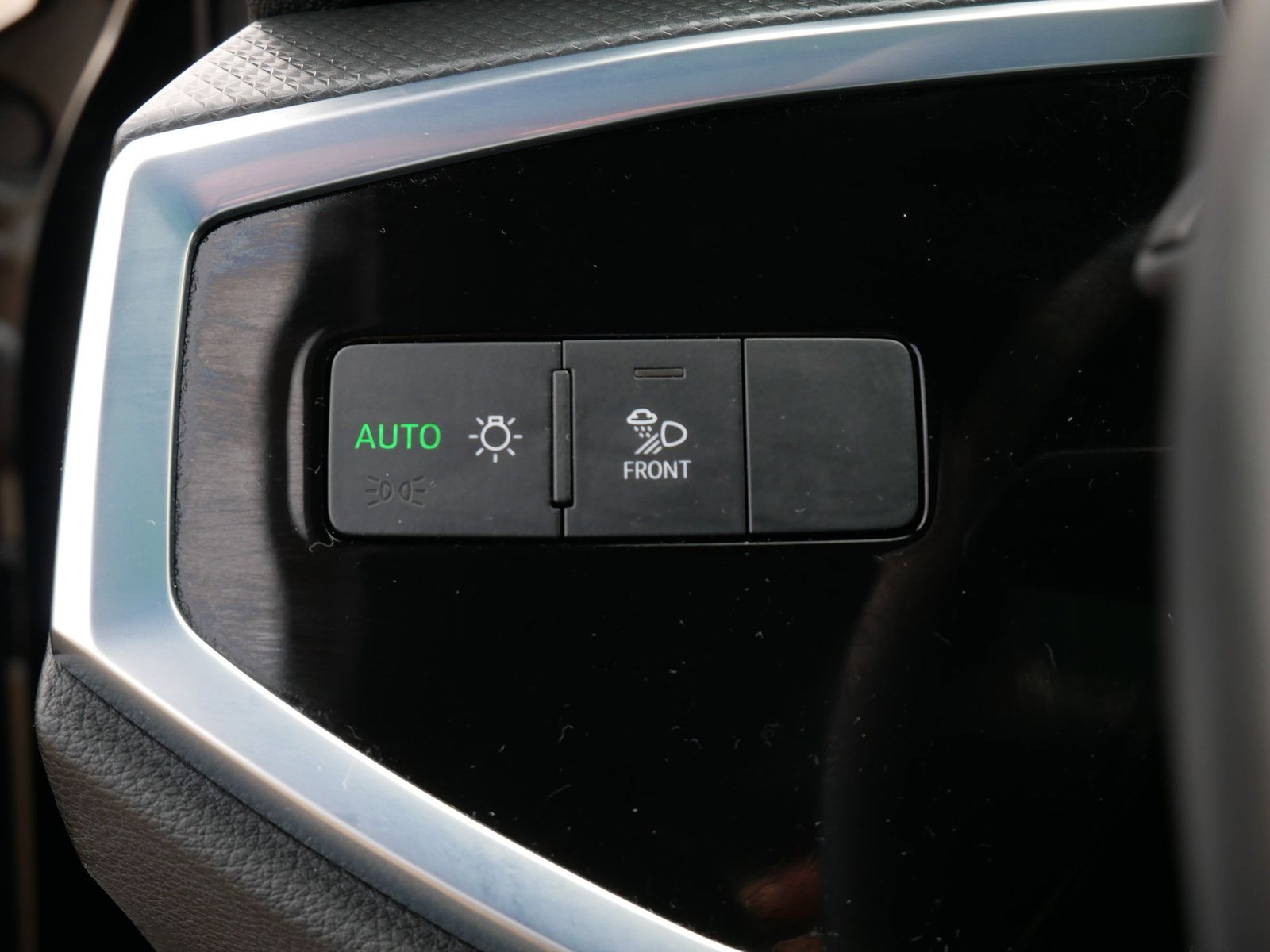 Thumbnail: 2023 Audi Q3 - 26