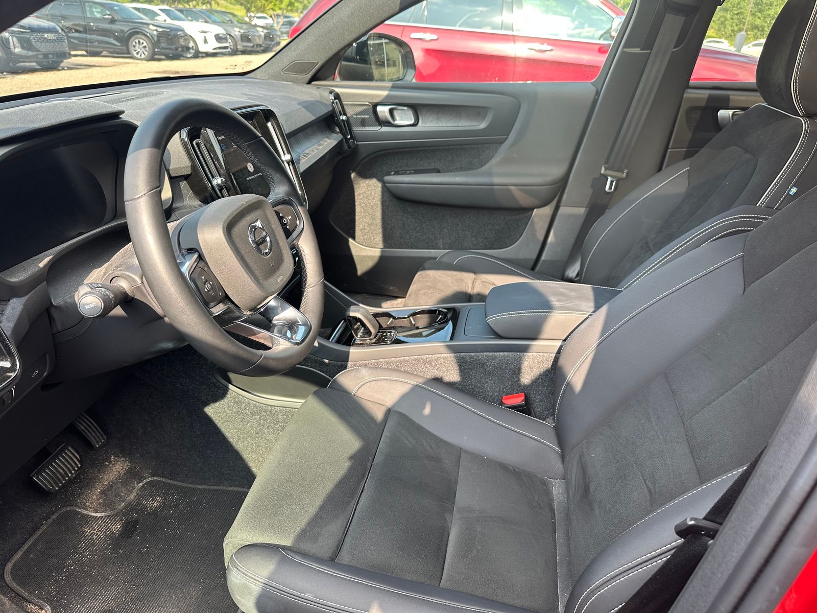 Thumbnail: 2022 Volvo C40 - 6