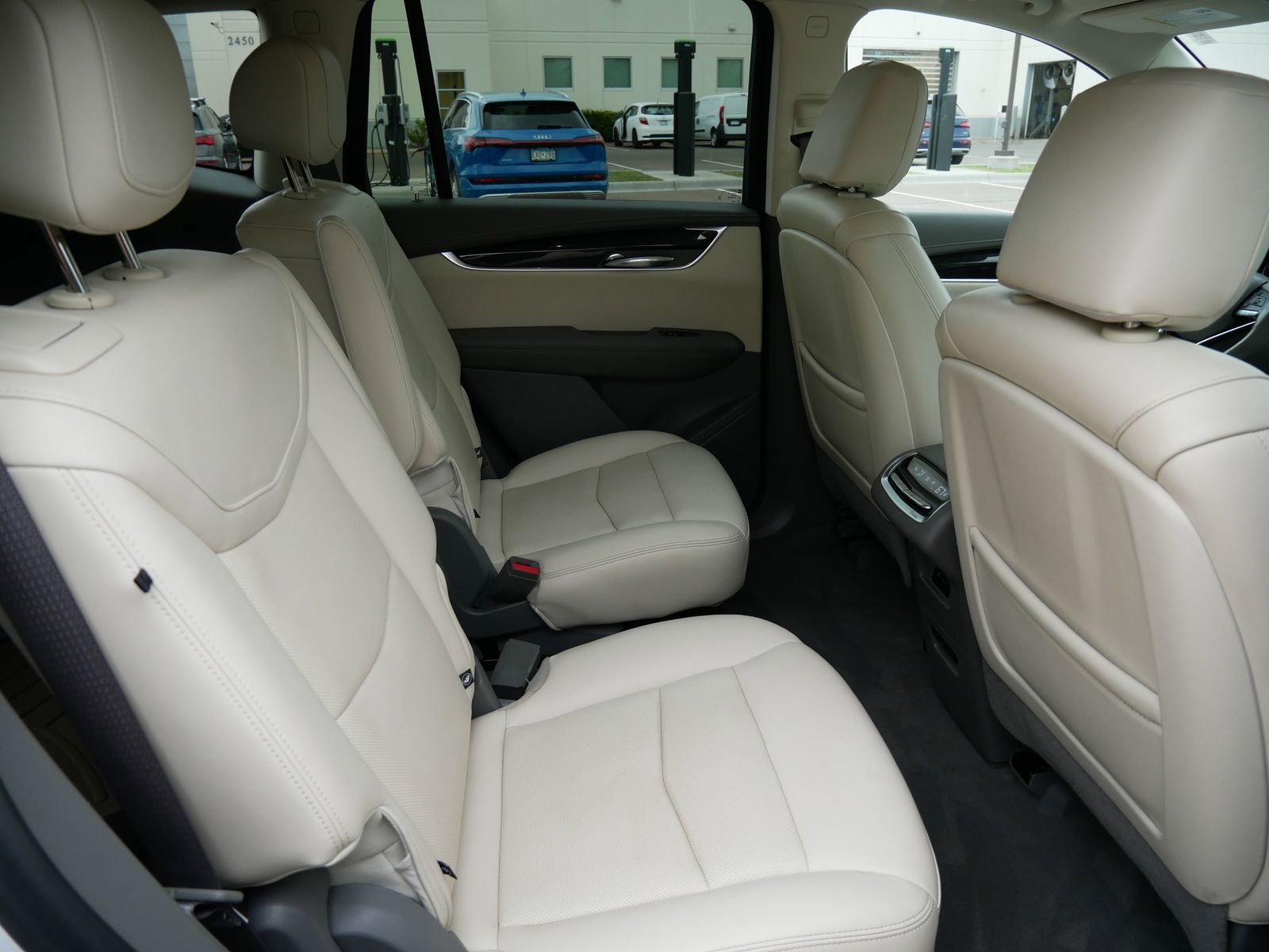 Thumbnail: 2021 Cadillac XT6 - 11