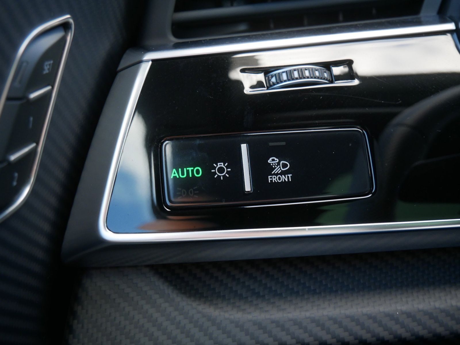 Thumbnail: 2025 Audi SQ8 - 29