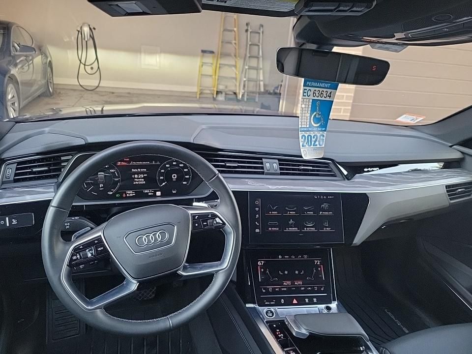 Thumbnail: 2023 Audi e-tron - 3