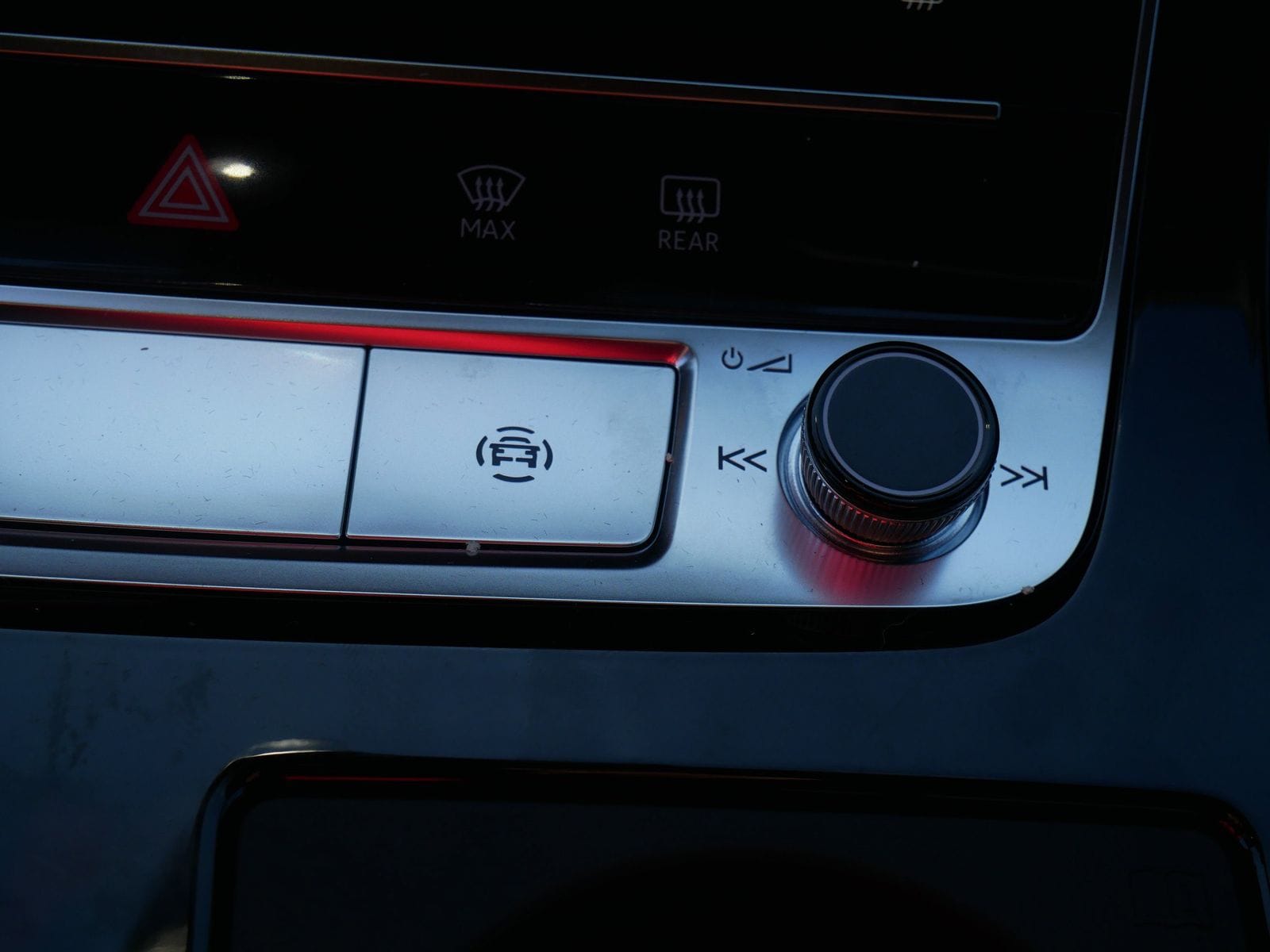 Thumbnail: 2026 Audi SQ7 - 18